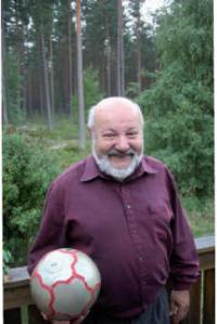 Bosse älskar fotboll men kan inte leva utan den Kristna församlingens  gemenskap, för där är Jesus lagkapten